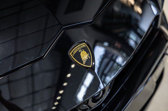 Used 2022 Lamborghini Urus AWD/4WD image 22