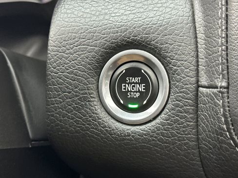 Used 2021 GMC Yukon Denali w/ Advanced Technology Package image 24