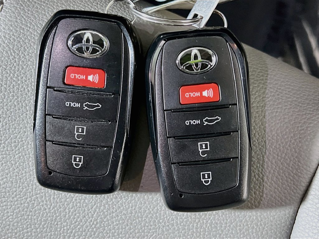 Used 2026 Toyota Camry SE FWD image 33