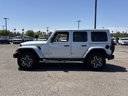 Certified 2024 Jeep Wrangler Unlimited Sahara AWD/4WD image 3