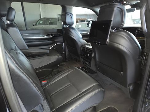 Used 2022 Jeep Wagoneer Series III w/ Rear Seat Video Group 1 AWD/4WD image 28