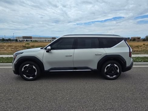 Used 2024 Kia EV9 Land AWD/4WD image 2