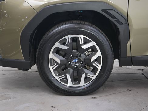 Used 2025 Subaru Forester Premium AWD/4WD image 30
