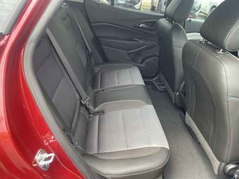 Used 2025 Chevrolet Trax LT FWD image 37