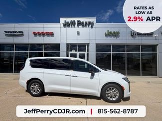 New 2027 Chrysler Pacifica Select FWD video 1