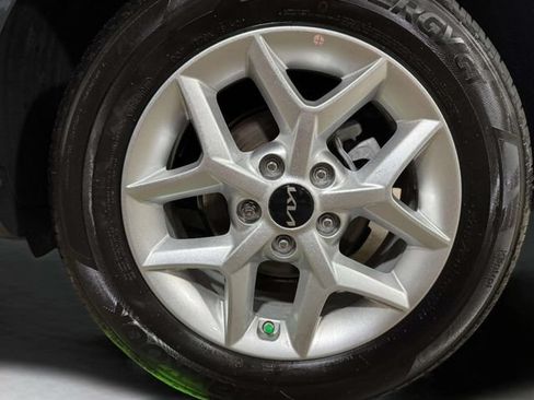 Used 2025 Kia Soul LX w/ LX Technology Package FWD image 29