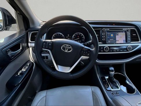 Used 2016 Toyota Highlander XLE image 9