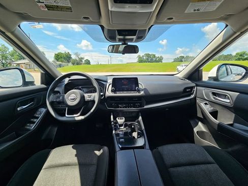 Used 2024 Nissan Rogue SV FWD image 12