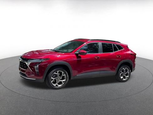 Used 2025 Chevrolet Trax LT FWD image 7