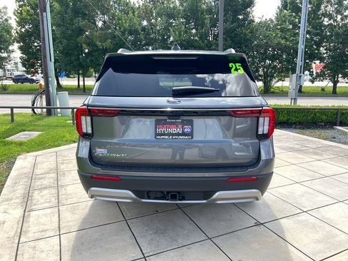 Used 2025 Ford Explorer Platinum RWD image 13