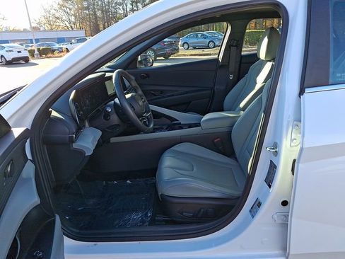 Used 2024 Hyundai Elantra Limited image 16