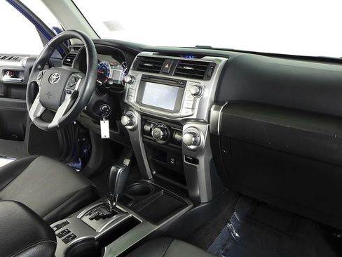 Used 2018 Toyota 4Runner SR5 Premium image 13