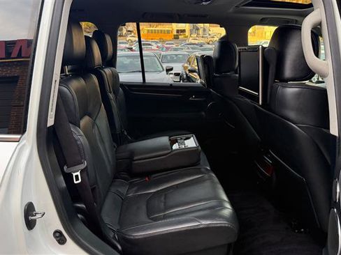 Used 2017 Lexus LX 570 4WD image 17