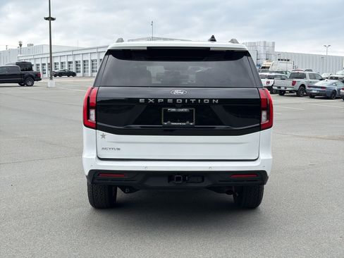 Used 2025 Ford Expedition Active AWD/4WD image 10