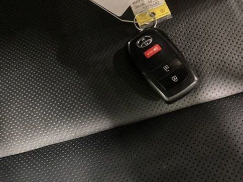 Used 2024 Toyota Prius Prime FWD image 16