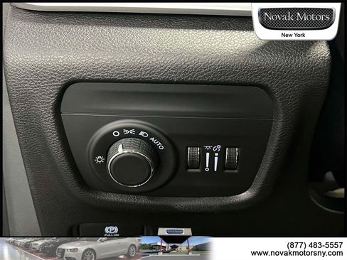 Used 2023 Jeep Grand Cherokee Laredo image 22