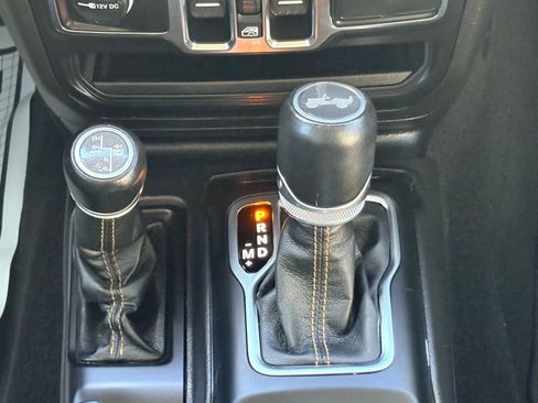 Used 2022 Jeep Wrangler Unlimited Sahara image 20