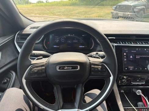 Used 2024 Jeep Grand Cherokee Altitude AWD/4WD image 14