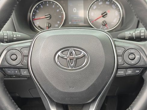 Used 2019 Toyota RAV4 XLE Premium image 21