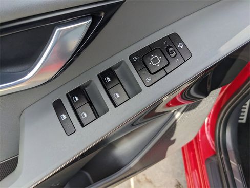 Certified 2024 Kia Niro EX Touring image 21