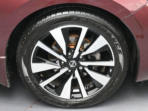 Used 2023 Nissan Sentra SV w/ SV Premium Package FWD image 39