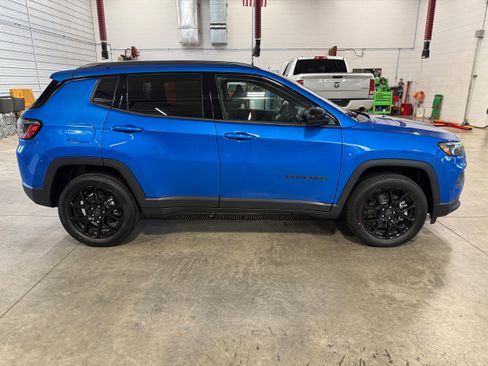 New 2026 Jeep Compass Latitude image 7