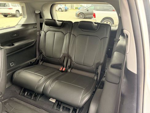 Used 2024 Jeep Grand Cherokee L Limited w/ Black Appearance Package AWD/4WD image 30