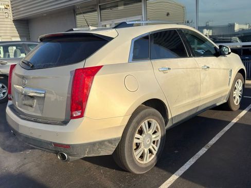 Used 2011 Cadillac SRX Luxury image 3