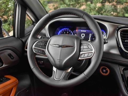 New 2026 Chrysler Pacifica Pinnacle image 14