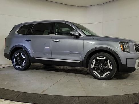 Used 2025 Kia Telluride S image 8