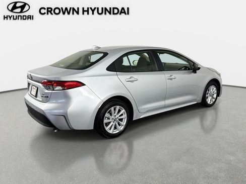 Used 2024 Toyota Corolla LE w/ LE Convenience Package FWD image 6
