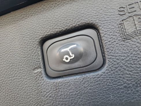 Used 2024 Ford Edge Titanium w/ Titanium Elite Package image 9