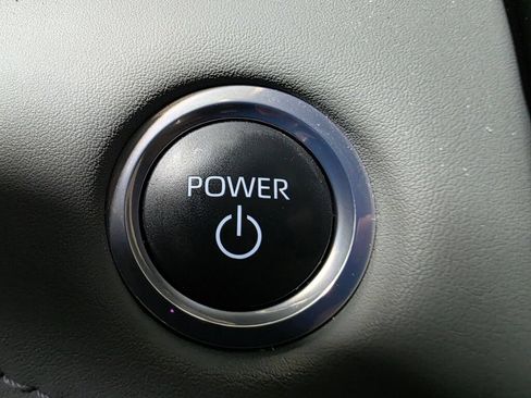 Used 2024 Toyota Highlander XLE AWD/4WD image 17