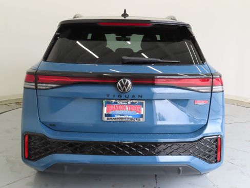 New 2026 Volkswagen Tiguan SE R-Line image 5