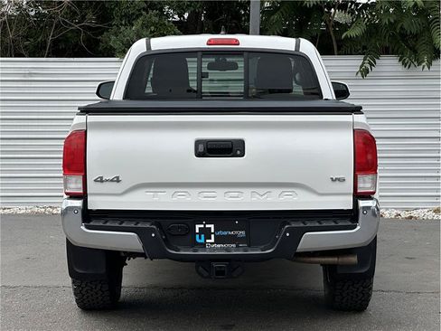 Used 2017 Toyota Tacoma SR5 w/ Tow Package AWD/4WD image 11