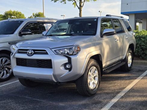 Used 2024 Toyota 4Runner SR5 AWD/4WD image 4