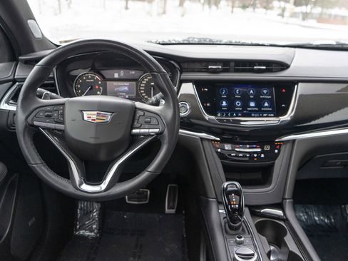 Used 2024 Cadillac XT6 Sport image 12