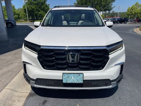 Used 2024 Honda Pilot Touring image 4