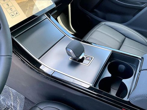 Certified 2024 Land Rover Range Rover Evoque Dynamic SE image 16