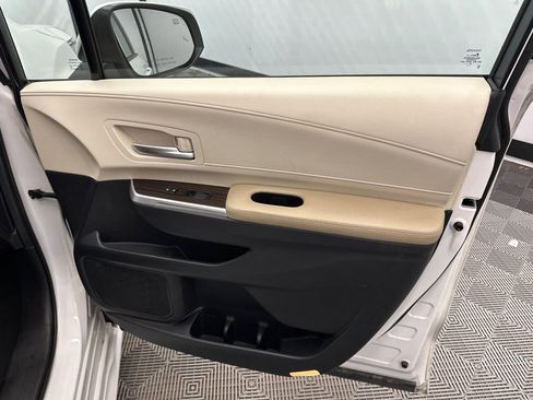 Used 2023 Toyota Sienna XLE FWD image 15