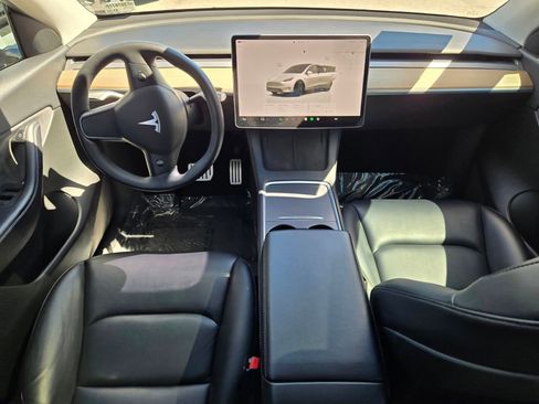 Used 2022 Tesla Model Y Performance image 13