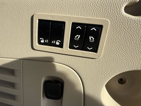 Used 2018 GMC Yukon XL Denali w/ Open Road Package image 18