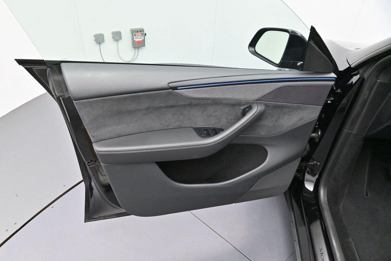 Used 2026 Tesla Model Y 2WD image 9
