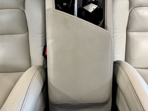 Used 2019 Volvo XC60 T5 Momentum w/ Premium Package image 29