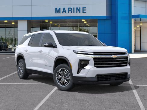 New 2026 Chevrolet Traverse LT w/ Driver Confidence Package FWD image 7