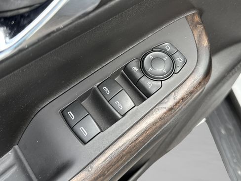 Used 2021 GMC Acadia Denali w/ Denali Technology Package image 27