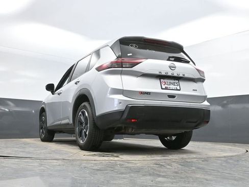 Used 2025 Nissan Rogue SV AWD/4WD image 51