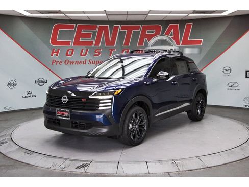 New 2026 Nissan Kicks SR w/ Cold Weather Package FWD image 2