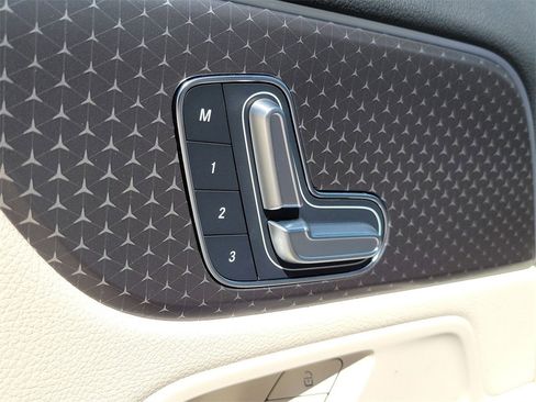 New 2025 Mercedes-Benz GLA 250 image 17