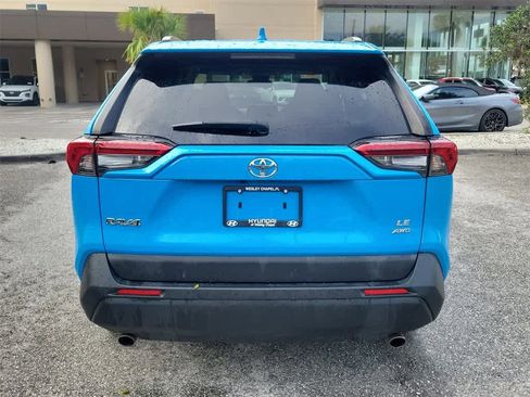 Used 2019 Toyota RAV4 LE image 10